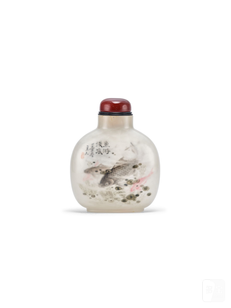 壬戌年（1982）　王習三作瑪瑙內畫「蝶舞」及「魚游淺底」鼻煙壺 | AN INSIDE PAINTED AGATE 'BUTTERFLY AND CARP' SNUFF BOTTLE - 图2